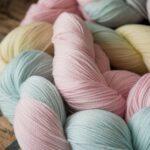 pastelowe motki włóczki